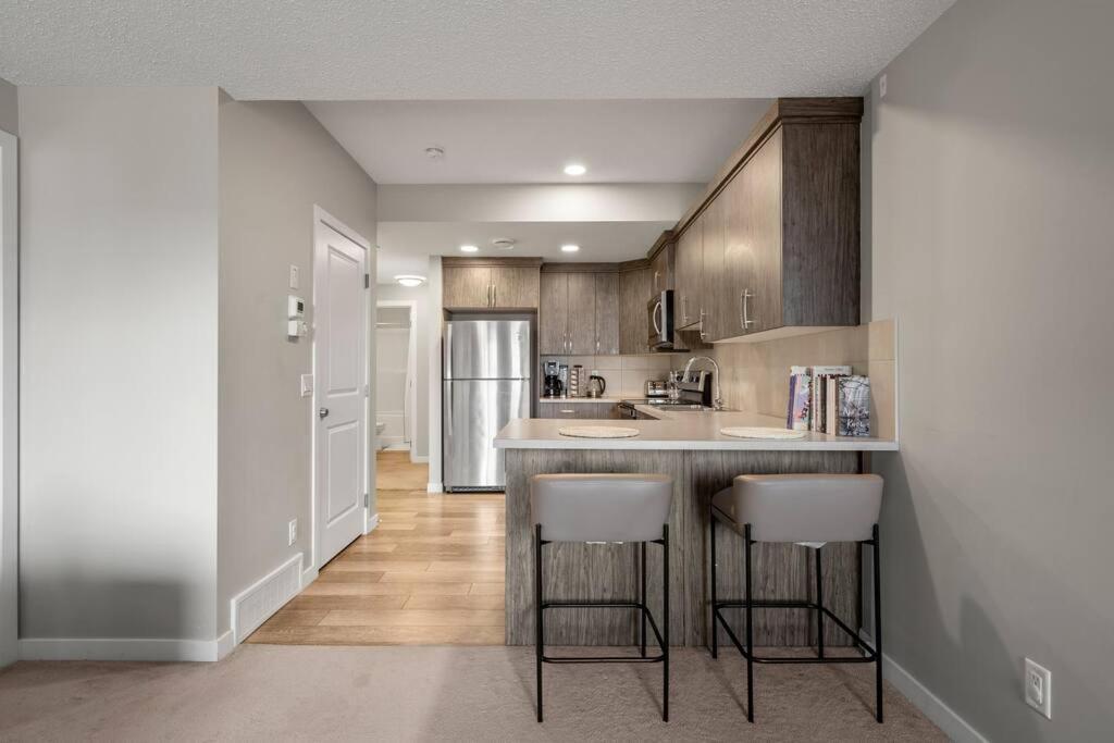 Modern Basement Gem: 2 Bedroom Retreat Calgary Exterior photo